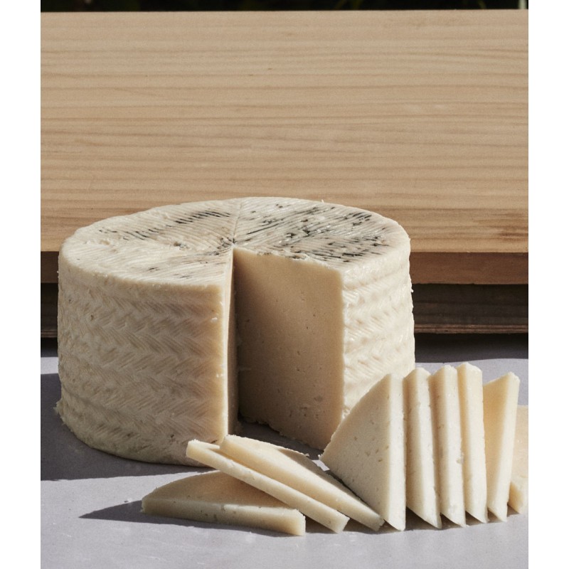 Cured Sheep Cheese. Grand Reserve in wooden box. 2 Kg